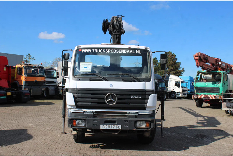 Mercedes-Benz SK 2024 + HIAB 125 + MANUAL - Kamion sa dizalicom: slika 2 Mercedes-Benz SK 2024 + HIAB 125 + MANUAL - Kamion sa dizalicom: slika 2