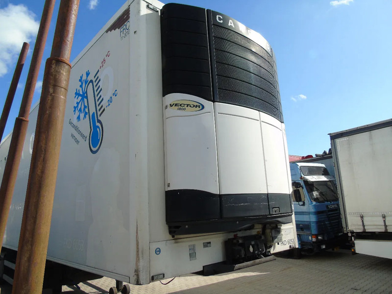 Pacton 3x SAF + carrier vector 1800 + lift - Poluprikolica hladnjače: slika 2 Pacton 3x SAF + carrier vector 1800 + lift - Poluprikolica hladnjače: slika 2