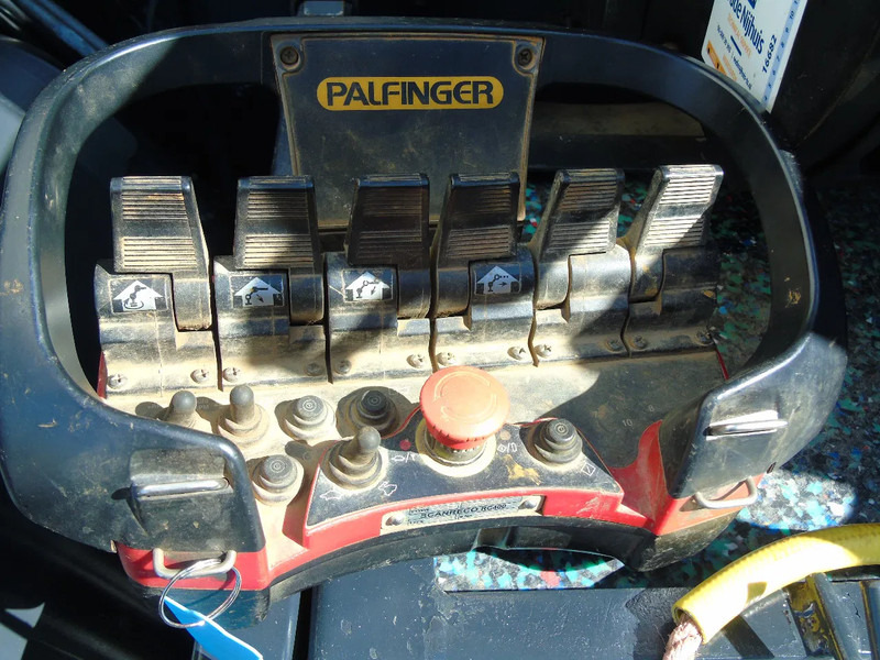 Scania P 380 + PALFINGER 18.500 5x EXTENTION + 6X2 + STEERING AXLE + REMOTE - Kamion sa dizalicom: slika 5 Scania P 380 + PALFINGER 18.500 5x EXTENTION + 6X2 + STEERING AXLE + REMOTE - Kamion sa dizalicom: slika 5