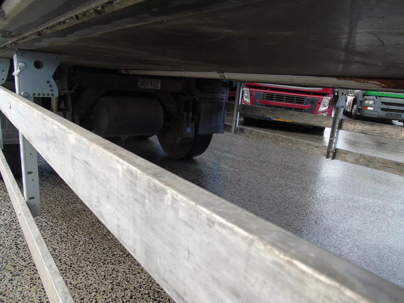 Schmitz Cargobull SKO 24 + CARRIER + 3 AXLE - Poluprikolica hladnjače: slika 4 Schmitz Cargobull SKO 24 + CARRIER + 3 AXLE - Poluprikolica hladnjače: slika 4