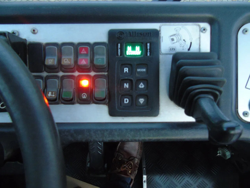 Terberg YT 182 fully funtion + perfect - Terminalni traktor: slika 5 Terberg YT 182 fully funtion + perfect - Terminalni traktor: slika 5