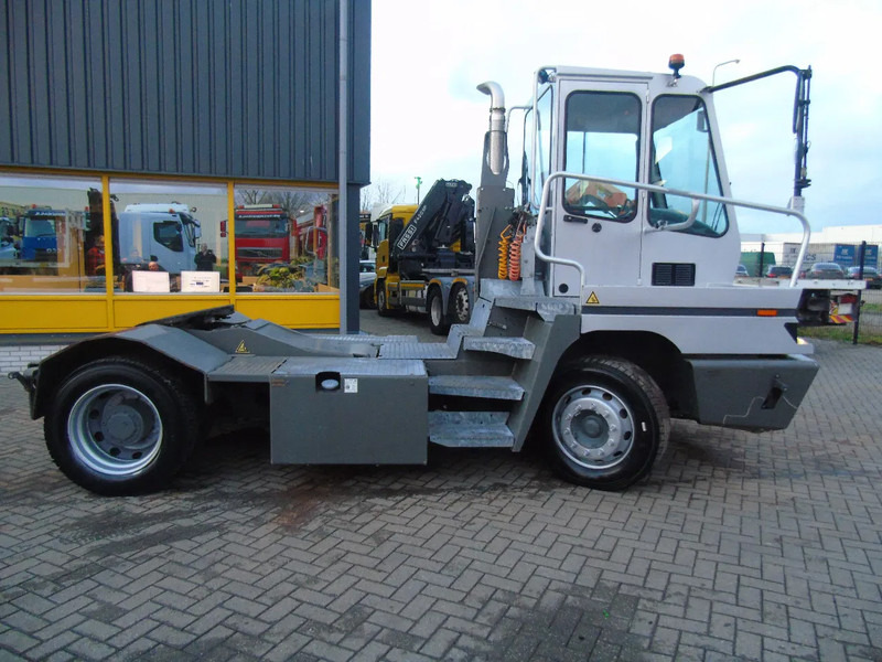 Terberg YT 182 fully funtion + perfect - Terminalni traktor: slika 2 Terberg YT 182 fully funtion + perfect - Terminalni traktor: slika 2