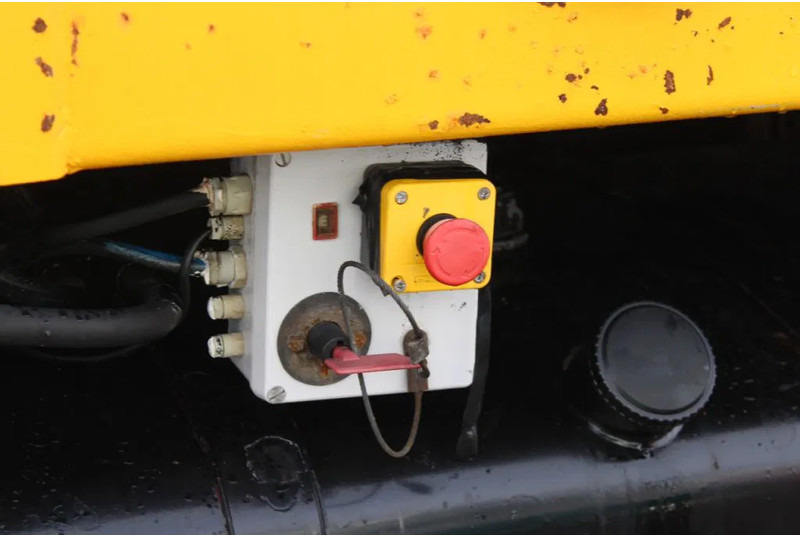 Kamion sa dizalicom Volvo FL FL10 8X4 + GROMACH 34 mtr. + EURO 2: slika 11