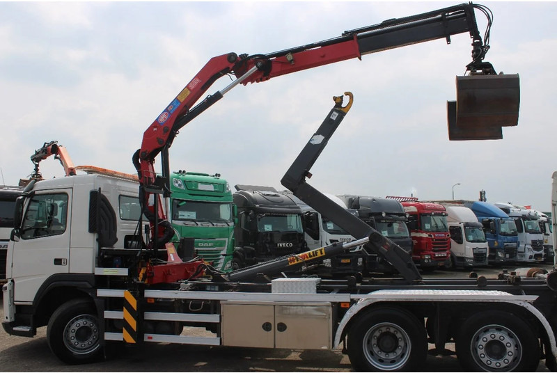 Volvo FM 330 + HMF 1035 + HOOKSYTEM HYVA + EURO 5 + 6X2 - Kamion sa kablovskim sistemom, Kamion sa dizalicom: slika 4 Volvo FM 330 + HMF 1035 + HOOKSYTEM HYVA + EURO 5 + 6X2 - Kamion sa kablovskim sistemom, Kamion sa dizalicom: slika 4
