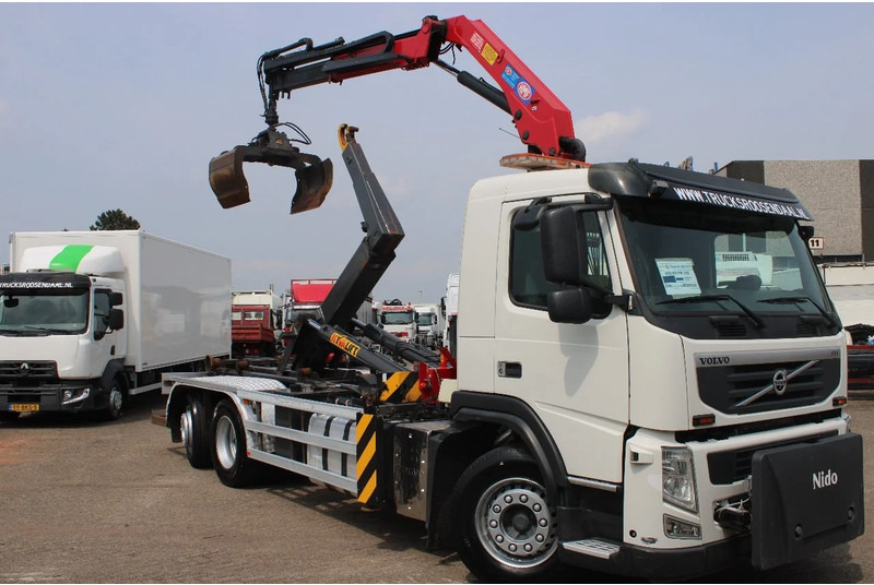 Volvo FM 330 + HMF 1035 + HOOKSYTEM HYVA + EURO 5 + 6X2 - Kamion sa kablovskim sistemom, Kamion sa dizalicom: slika 2 Volvo FM 330 + HMF 1035 + HOOKSYTEM HYVA + EURO 5 + 6X2 - Kamion sa kablovskim sistemom, Kamion sa dizalicom: slika 2