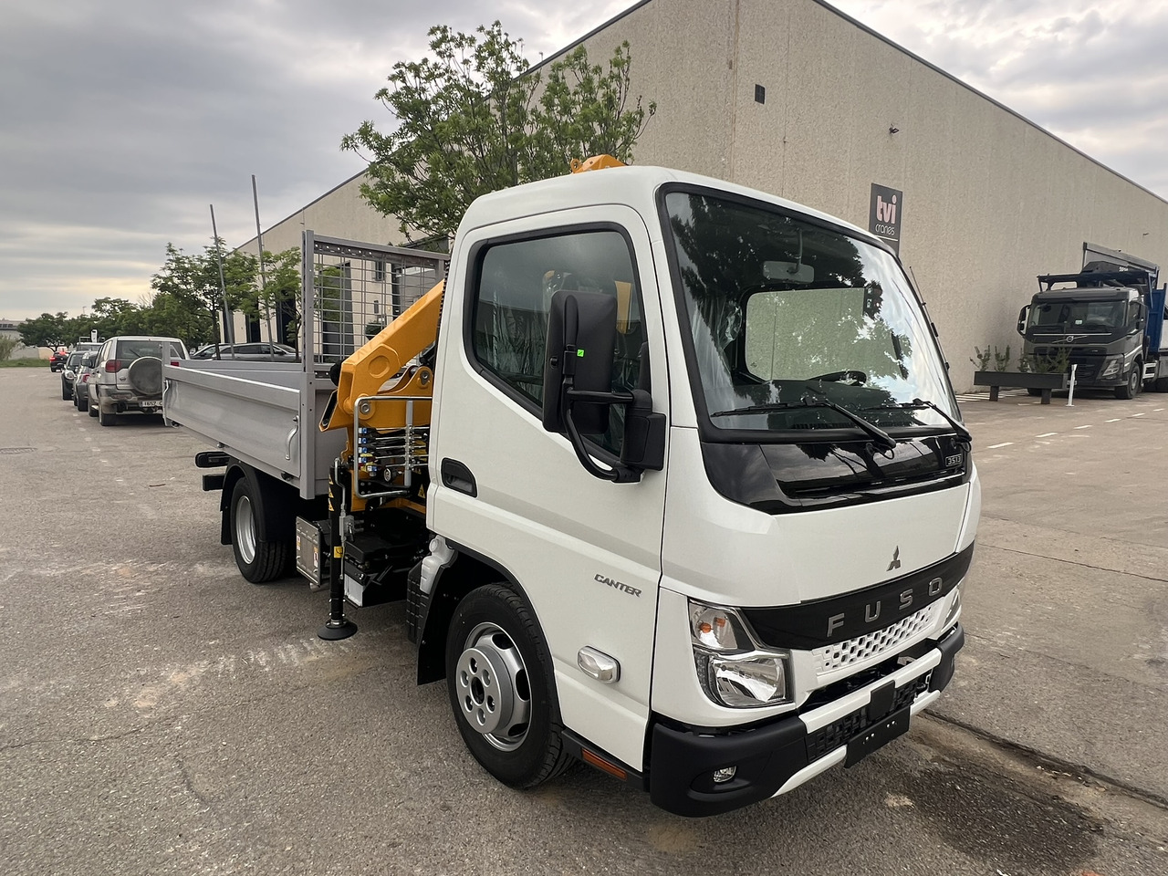 FUSO 35 3S - Kamion sa dizalicom: slika 3 FUSO 35 3S - Kamion sa dizalicom: slika 3
