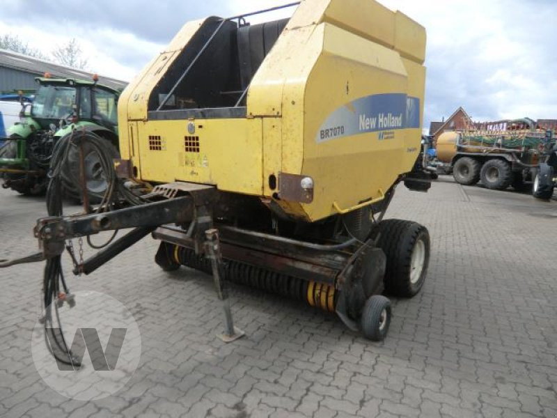 New Holland BR 7070 CC - Balirka za okrugle bale: slika 1 New Holland BR 7070 CC - Balirka za okrugle bale: slika 1