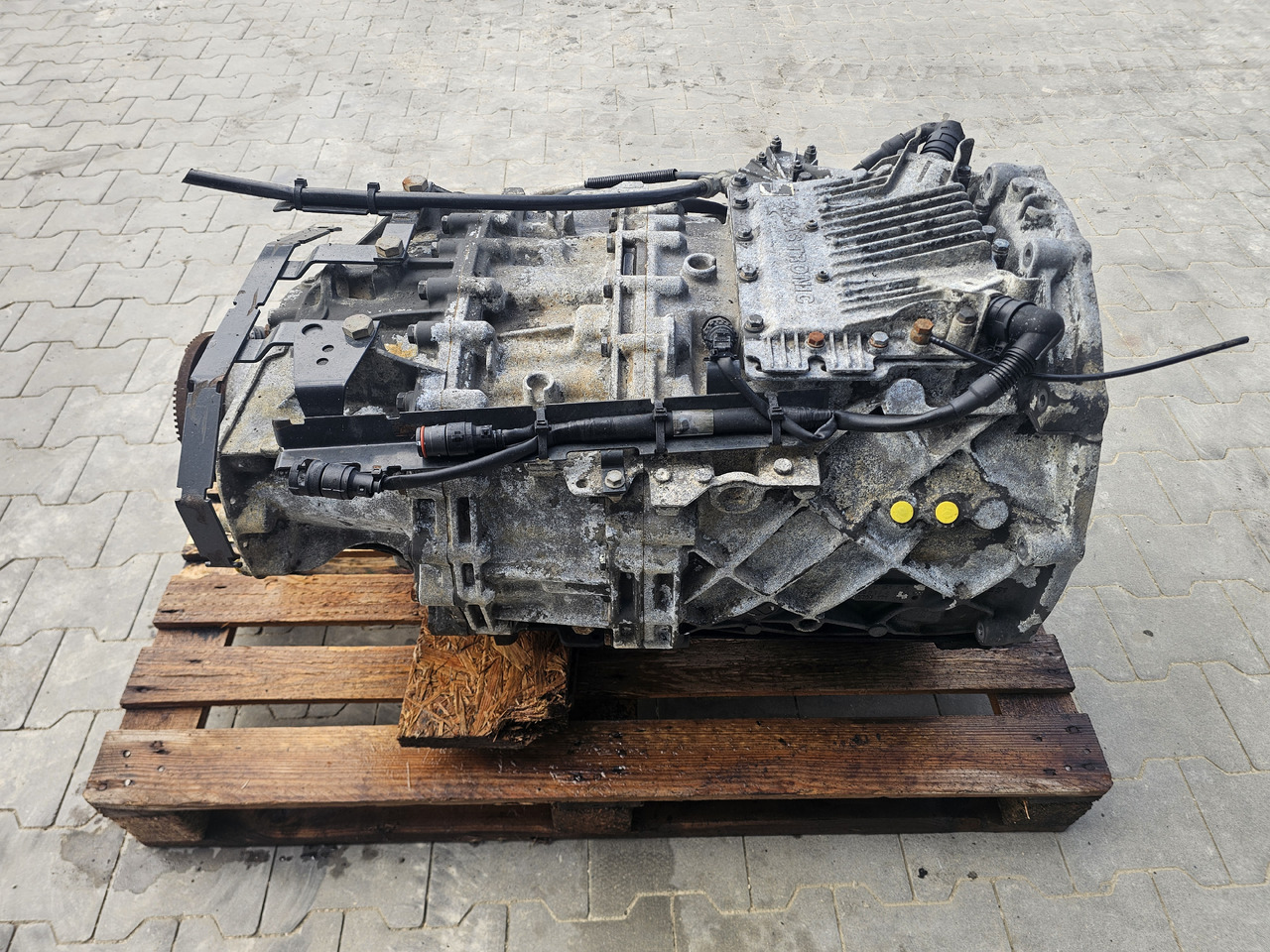 DAF XF 105 GEARBOX / 12AS2330 TD / COMPLETE / WORLDWIDE DELIVERY - Menjač: slika 2 DAF XF 105 GEARBOX / 12AS2330 TD / COMPLETE / WORLDWIDE DELIVERY - Menjač: slika 2