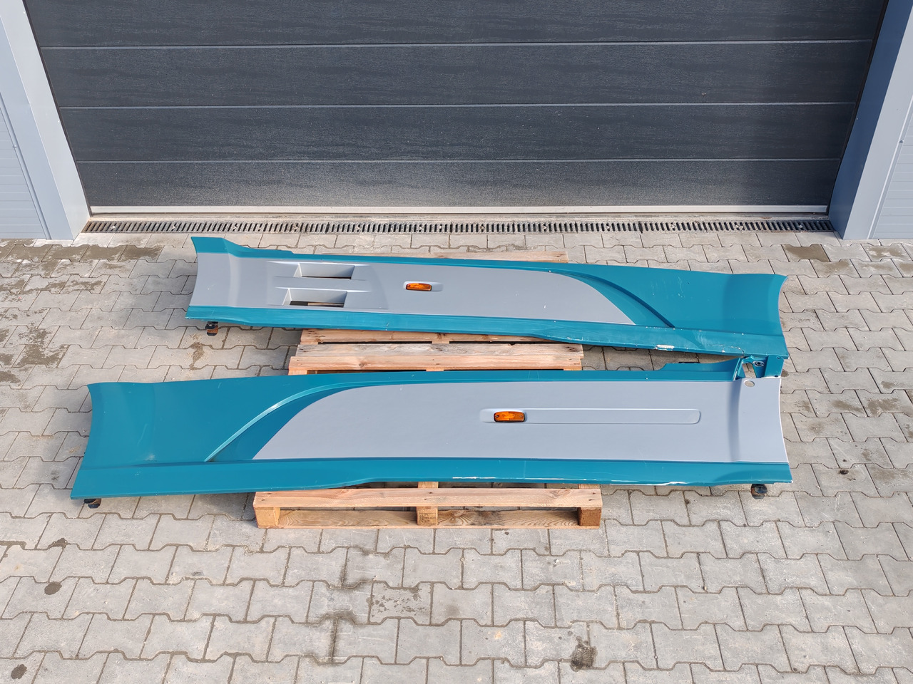 DAF XF106 EURO 6 / SIDE SPOILERS SET - Aerodinamika/ Spojler: slika 2 DAF XF106 EURO 6 / SIDE SPOILERS SET - Aerodinamika/ Spojler: slika 2