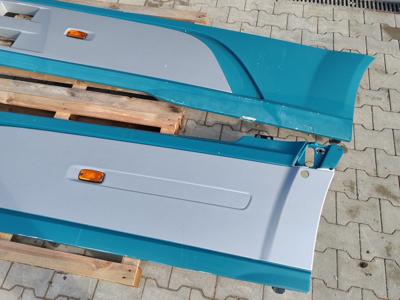 DAF XF106 EURO 6 / SIDE SPOILERS SET - Aerodinamika/ Spojler: slika 4 DAF XF106 EURO 6 / SIDE SPOILERS SET - Aerodinamika/ Spojler: slika 4