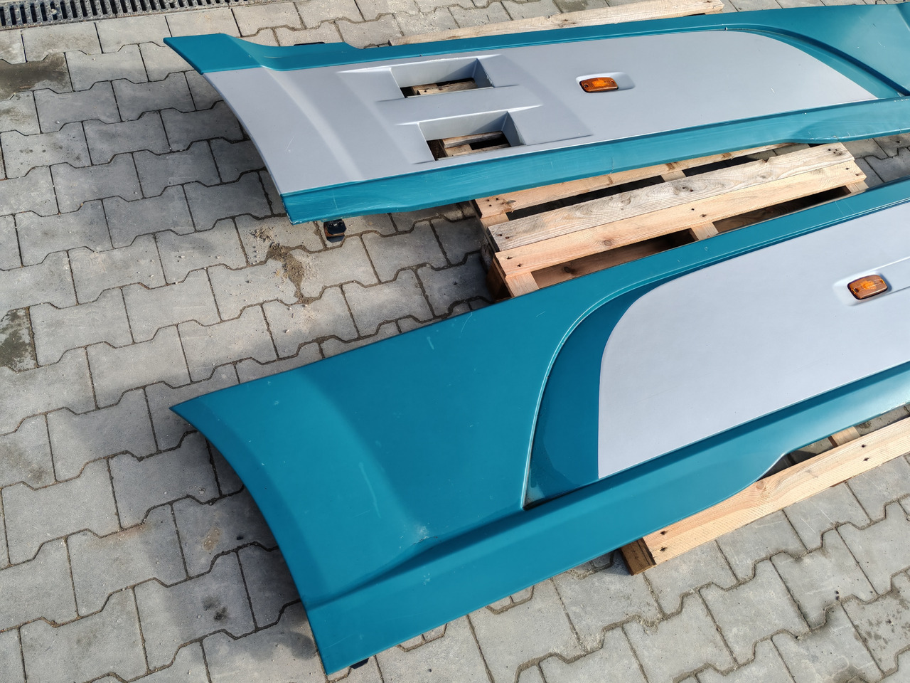 DAF XF106 EURO 6 / SIDE SPOILERS SET - Aerodinamika/ Spojler: slika 3 DAF XF106 EURO 6 / SIDE SPOILERS SET - Aerodinamika/ Spojler: slika 3