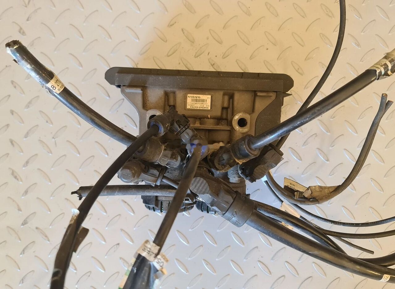 Knorr-Bremse K029247 21114975 Volvo FH4 FM truck - Kočioni ventil za Kamion: slika 1 Knorr-Bremse K029247 21114975 Volvo FH4 FM truck - Kočioni ventil za Kamion: slika 1