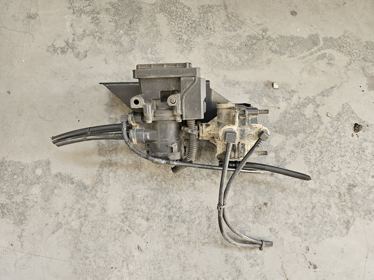 MERCEDES-BENZ ACTROS MP4 / FRONT EBS VALVE / K015420 / A0004295724 - Kočioni ventil: slika 1 MERCEDES-BENZ ACTROS MP4 / FRONT EBS VALVE / K015420 / A0004295724 - Kočioni ventil: slika 1