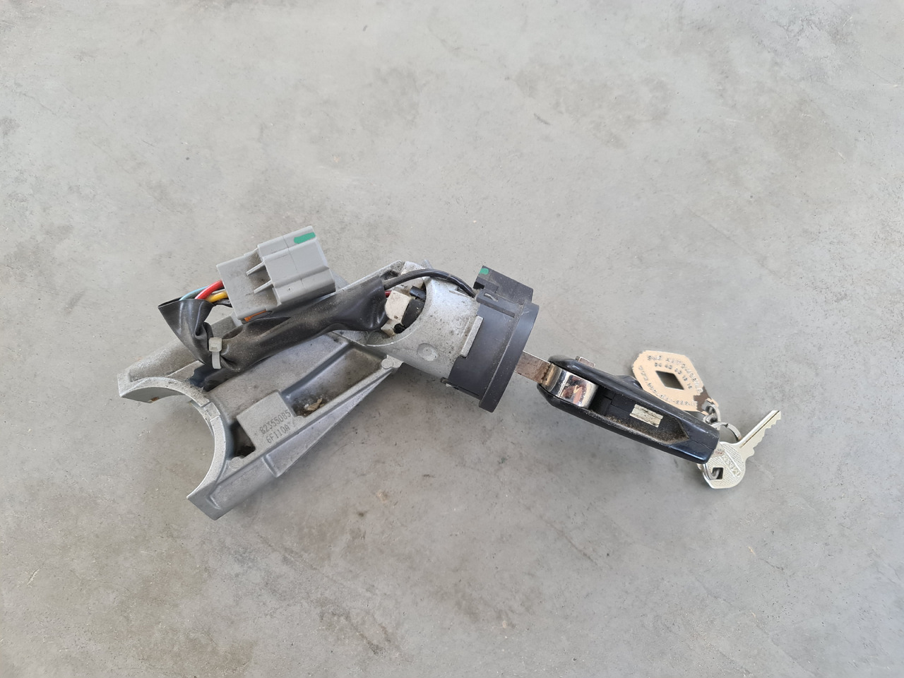 RENAULT RANGE T / IGNITION WITH KEY / 82355085 - Elektropokretač: slika 2 RENAULT RANGE T / IGNITION WITH KEY / 82355085 - Elektropokretač: slika 2