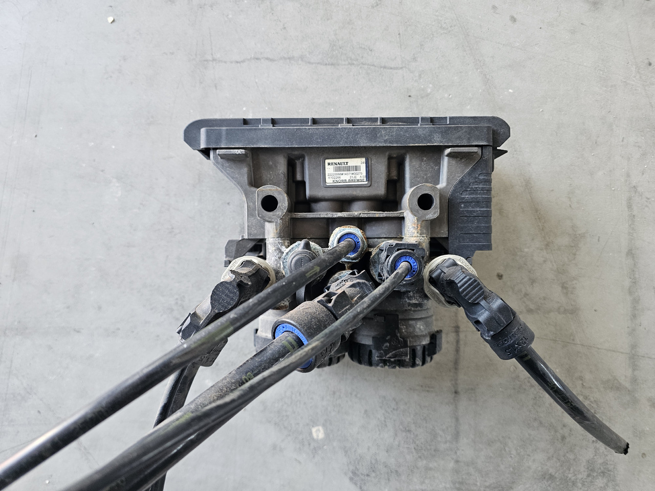 RENAULT RANGE T / REAR EBS VALVE / K102266 22225566 - Kočioni ventil: slika 2 RENAULT RANGE T / REAR EBS VALVE / K102266 22225566 - Kočioni ventil: slika 2