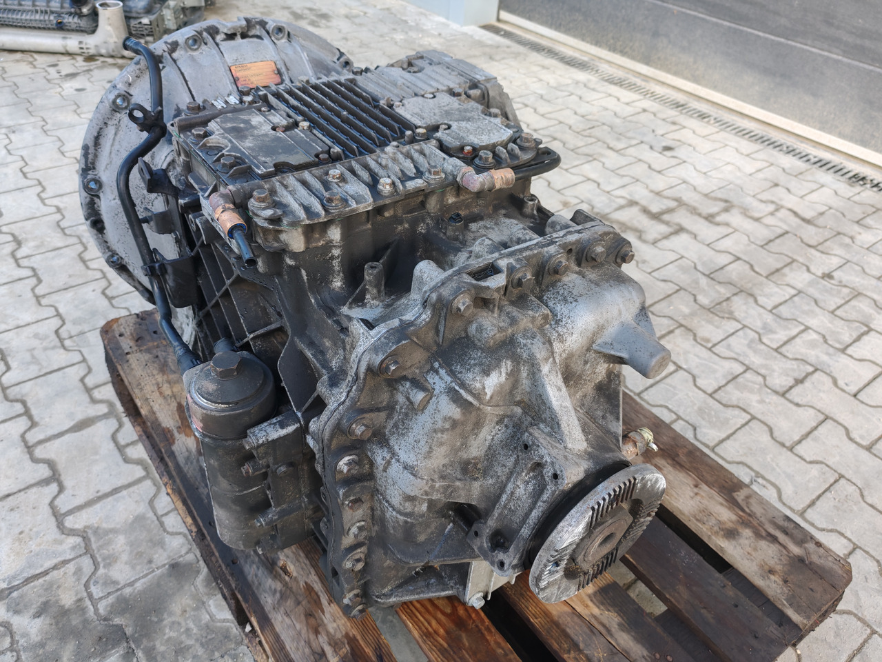 RENAULT VOLVO / AT2412D I-SHIFT COMPLETE GEARBOX / 3190584 - Menjač: slika 4 RENAULT VOLVO / AT2412D I-SHIFT COMPLETE GEARBOX / 3190584 - Menjač: slika 4