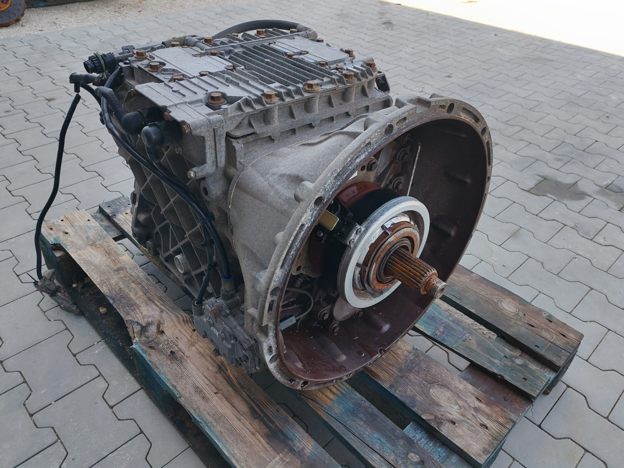 RENAULT VOLVO / AT2412D I-SHIFT / COMPLETE GEARBOX - Menjač: slika 3 RENAULT VOLVO / AT2412D I-SHIFT / COMPLETE GEARBOX - Menjač: slika 3