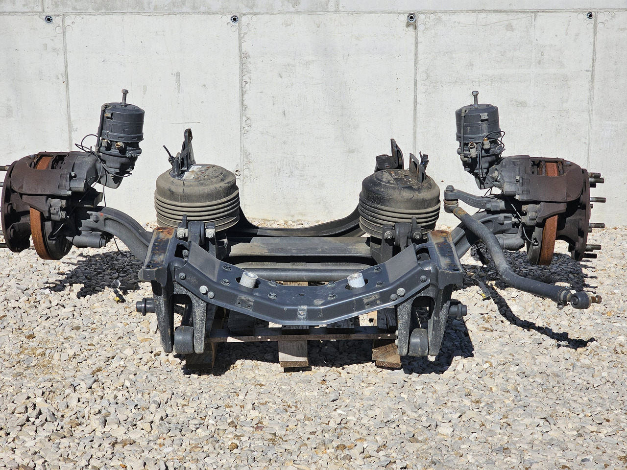 VOLVO FH5 FM5 / FRONT AIR SUNSPENSION - Prednja osovina: slika 1 VOLVO FH5 FM5 / FRONT AIR SUNSPENSION - Prednja osovina: slika 1