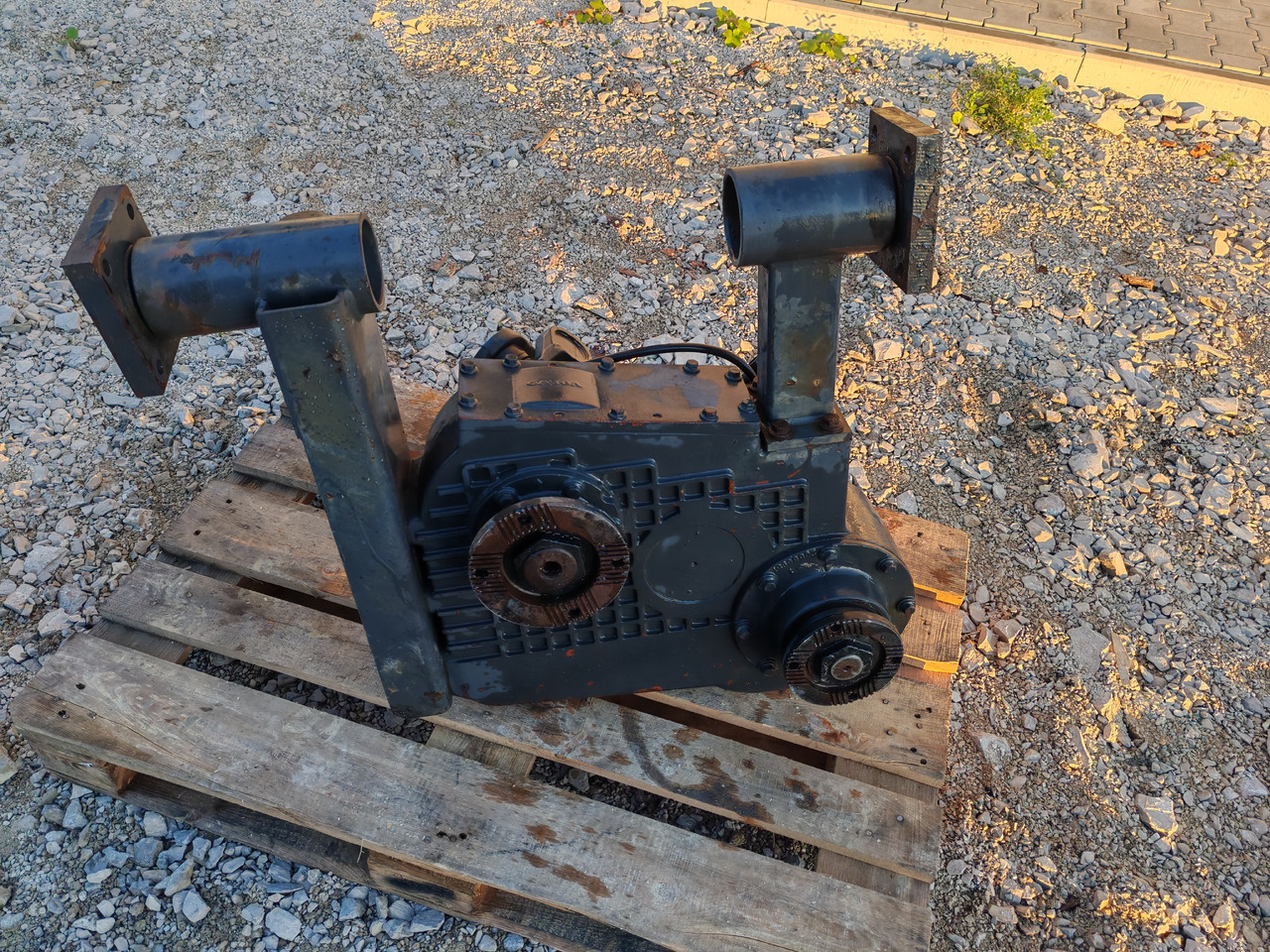 VOLVO FM FM FMX / TRANSFER CASE 4x4 6x6 8x8 / VT2501TB -B / 1,040:1 - Transmisija: slika 2 VOLVO FM FM FMX / TRANSFER CASE 4x4 6x6 8x8 / VT2501TB -B / 1,040:1 - Transmisija: slika 2