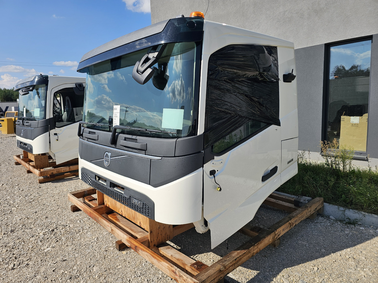 VOLVO FM5 FMX LOW DAY CAB / FULLY COMPLETE / BRAND NEW - Kabina: slika 2 VOLVO FM5 FMX LOW DAY CAB / FULLY COMPLETE / BRAND NEW - Kabina: slika 2
