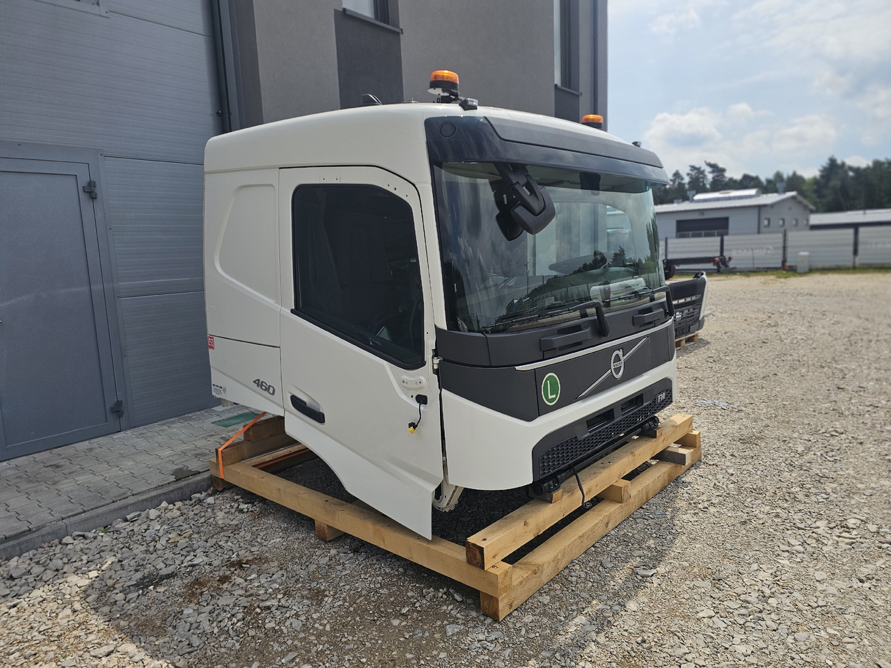 VOLVO FM5 LOW ROOF / L2 H1 / COMPLETE CAB / 2022 - Kabina: slika 2 VOLVO FM5 LOW ROOF / L2 H1 / COMPLETE CAB / 2022 - Kabina: slika 2