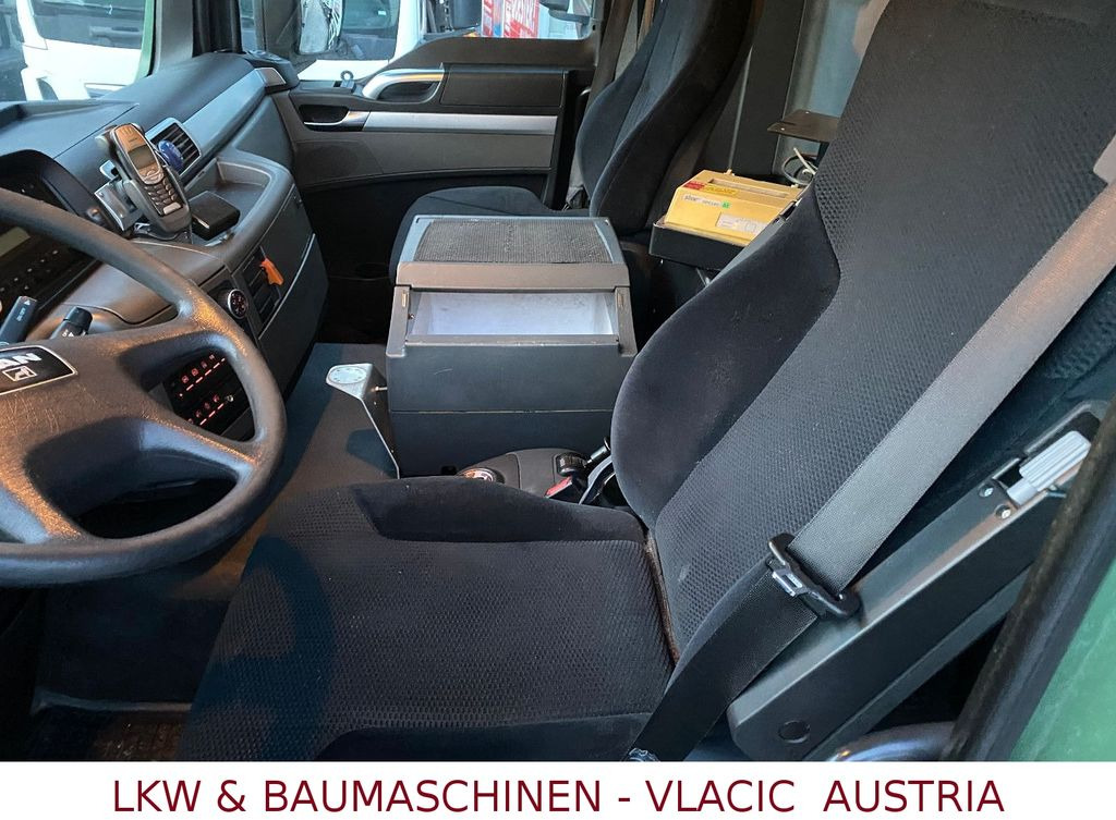 MAN TGS 26.400 Gastankwagen mit Pumpe und Wage22000L MAN TGS 26.400 Gastankwagen mit Pumpe und Wage22000L - Kamion cisterna: slika 5 MAN TGS 26.400 Gastankwagen mit Pumpe und Wage22000L MAN TGS 26.400 Gastankwagen mit Pumpe und Wage22000L - Kamion cisterna: slika 5