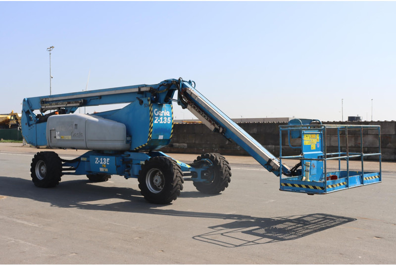 Genie Z135 - Zglobna platforma: slika 1 Genie Z135 - Zglobna platforma: slika 1