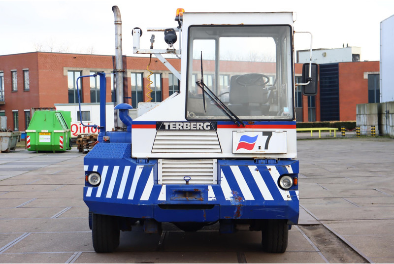 Terberg TRT89 - Terminalni traktor: slika 2 Terberg TRT89 - Terminalni traktor: slika 2