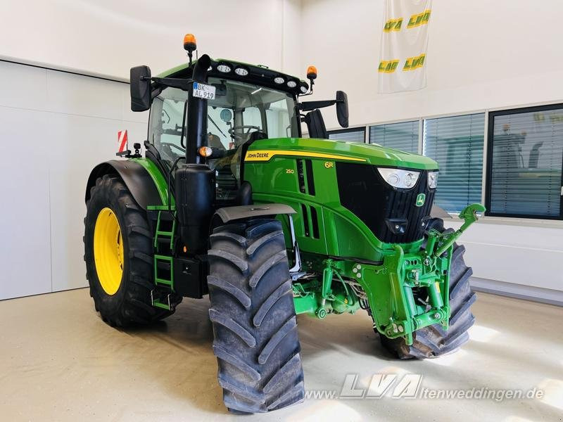 John Deere 6R 250 - Traktor: slika 1 John Deere 6R 250 - Traktor: slika 1