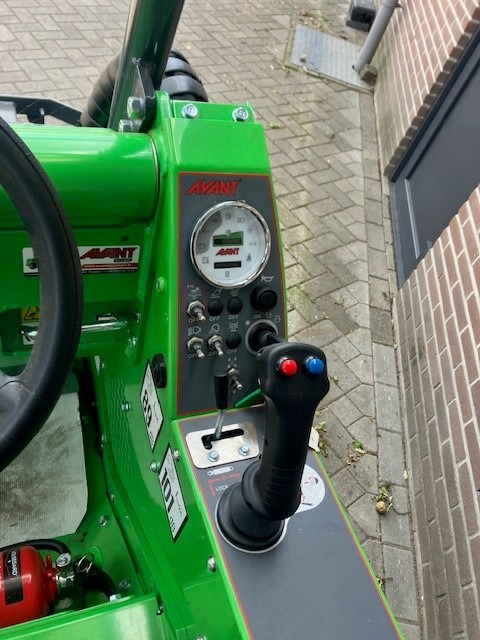AVANT 423 TDL miniloader - Zglobni utovarivač: slika 4 AVANT 423 TDL miniloader - Zglobni utovarivač: slika 4