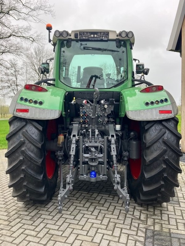 FENDT 724 profi plus - Traktor: slika 3 FENDT 724 profi plus - Traktor: slika 3
