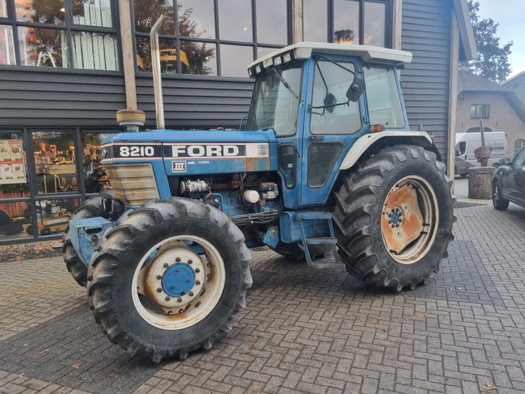 FORD 8210 - Traktor: slika 2 FORD 8210 - Traktor: slika 2