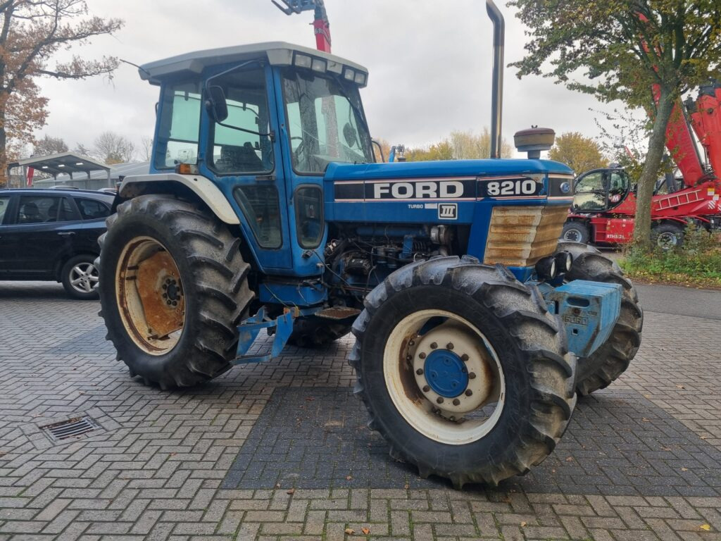 FORD 8210 - Traktor: slika 4 FORD 8210 - Traktor: slika 4