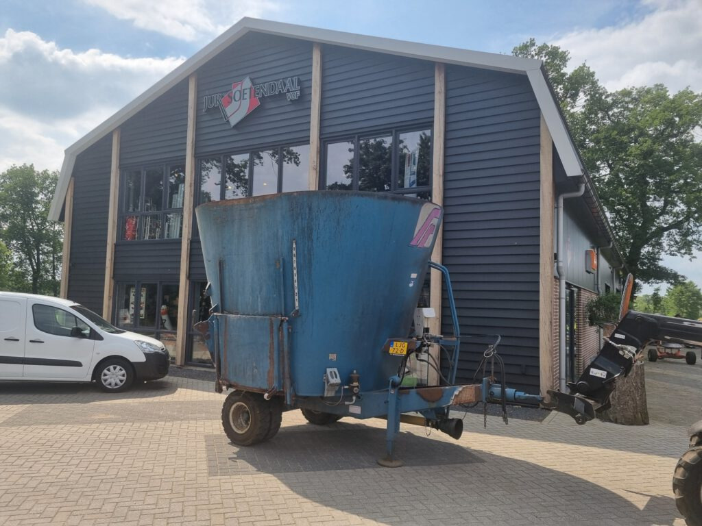 FRASTO Tornado feedwagon 12 m3 - Prikolica za mešanje stočne hrane: slika 2 FRASTO Tornado feedwagon 12 m3 - Prikolica za mešanje stočne hrane: slika 2