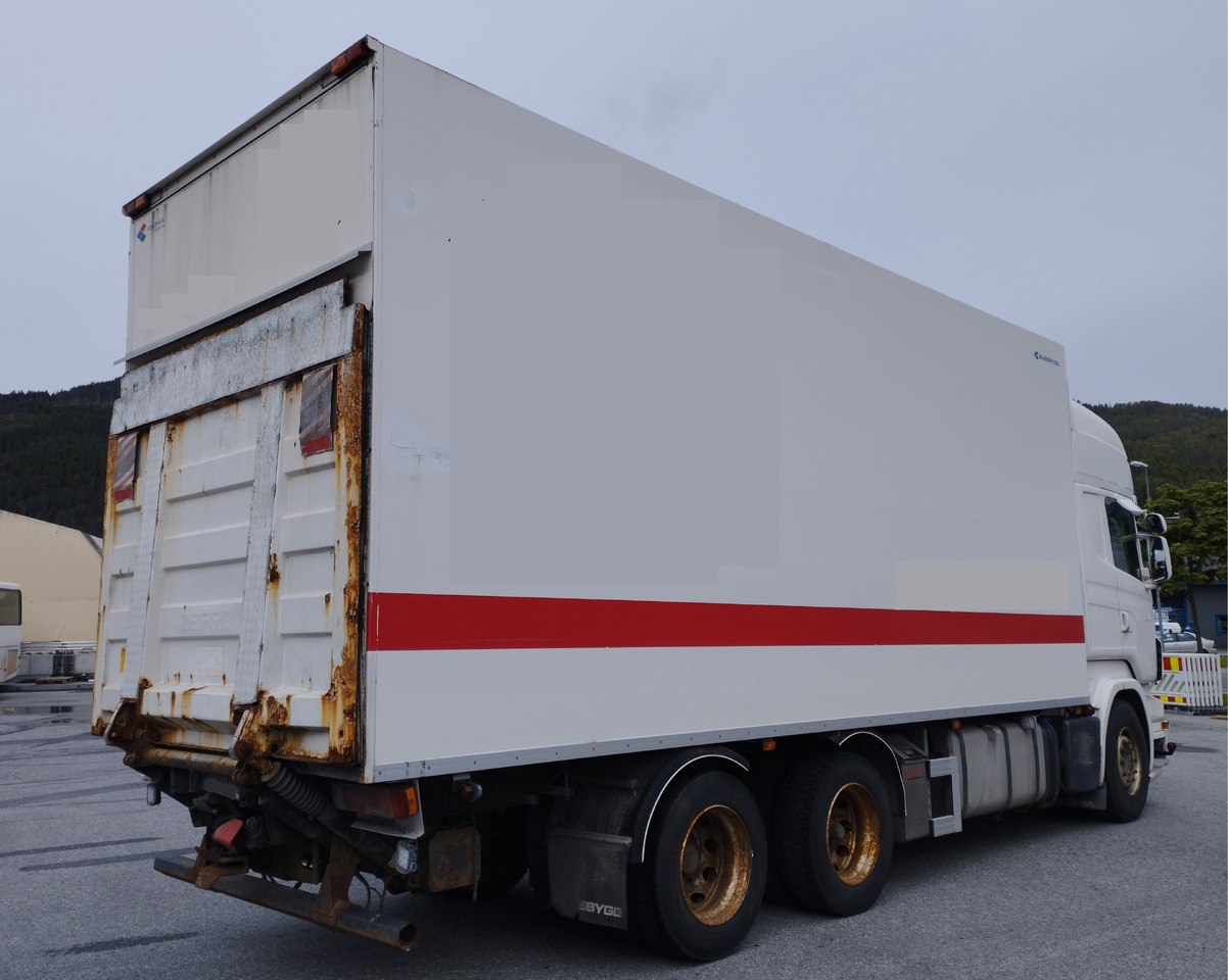 SCANIA R560 6x2,retarder,isolated box - Kamion sa zatvorenim sandukom: slika 4 SCANIA R560 6x2,retarder,isolated box - Kamion sa zatvorenim sandukom: slika 4