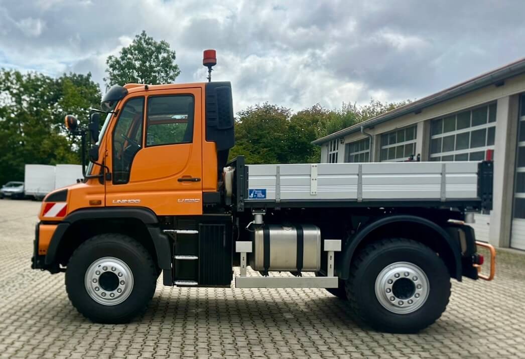 Unimog 530 - U530 405 44301 Mercedes Benz 405 - Korisno/ Posebno vozilo: slika 2 Unimog 530 - U530 405 44301 Mercedes Benz 405 - Korisno/ Posebno vozilo: slika 2