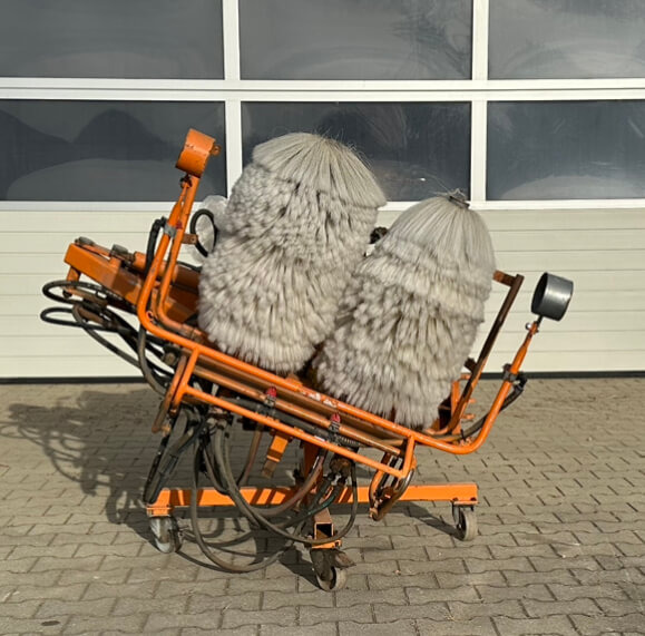 Unimog Leitpfostenwaschgerät Schmidt RPS-H - Metle: slika 1 Unimog Leitpfostenwaschgerät Schmidt RPS-H - Metle: slika 1