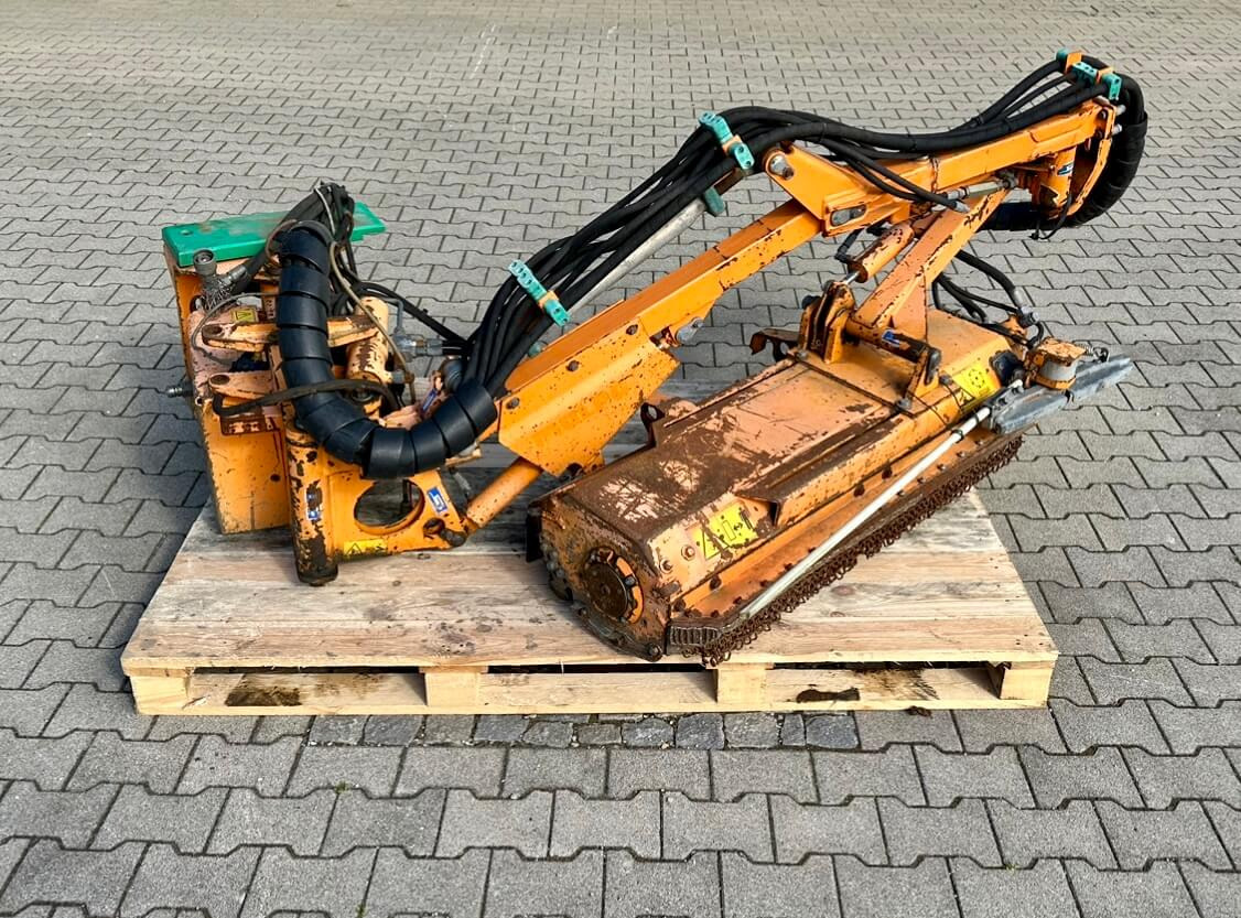 Unimog Randstreifenmulcher Mulag MRK 300 - Kranska kosilica: slika 1 Unimog Randstreifenmulcher Mulag MRK 300 - Kranska kosilica: slika 1