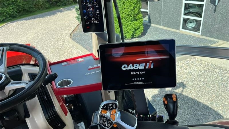 Case IH Optum 300 CVX AFS Connect med frontlift og SafeGua - Traktor: slika 4 Case IH Optum 300 CVX AFS Connect med frontlift og SafeGua - Traktor: slika 4