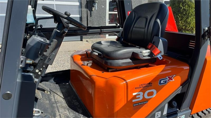 Doosan D30 G med kabine og KUN 57 TIMER FRA NY, MED TIME - Dizel viljuškar: slika 4 Doosan D30 G med kabine og KUN 57 TIMER FRA NY, MED TIME - Dizel viljuškar: slika 4