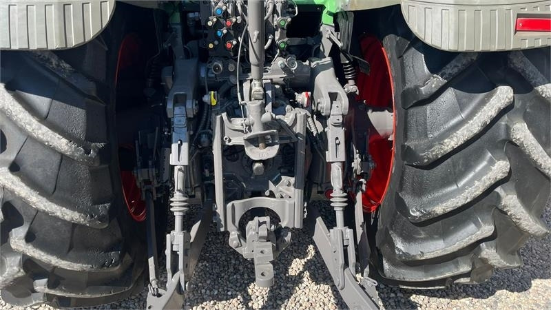 Fendt 828 Profi model. Meget flot traktor med nye fordæ - Traktor: slika 2 Fendt 828 Profi model. Meget flot traktor med nye fordæ - Traktor: slika 2