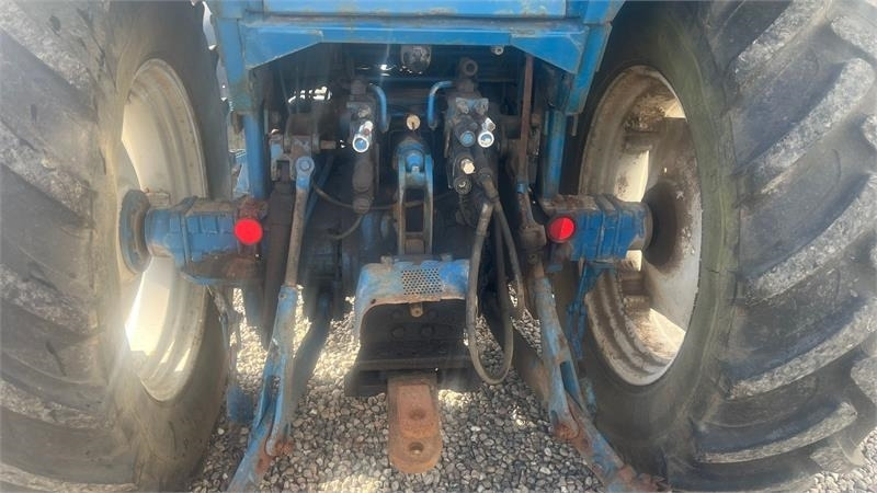 Ford 8210 Force II Med frontlift - Traktor: slika 5 Ford 8210 Force II Med frontlift - Traktor: slika 5