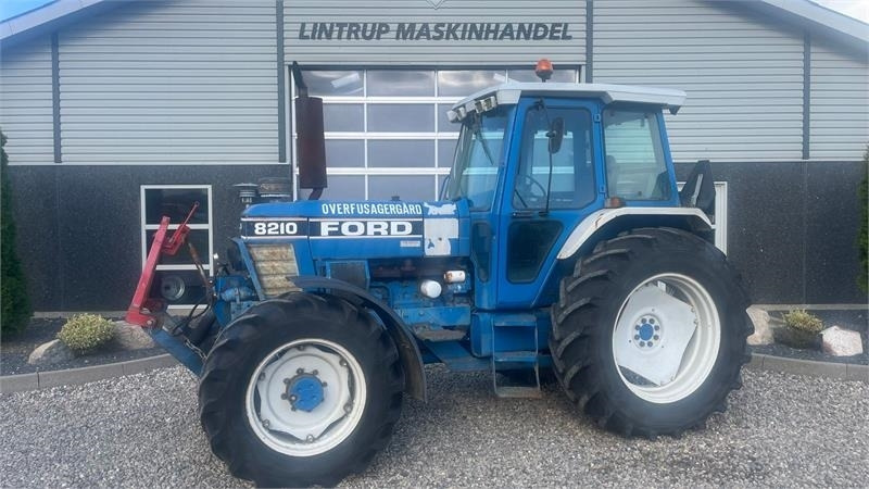 Ford 8210 Force II Med frontlift - Traktor: slika 1 Ford 8210 Force II Med frontlift - Traktor: slika 1