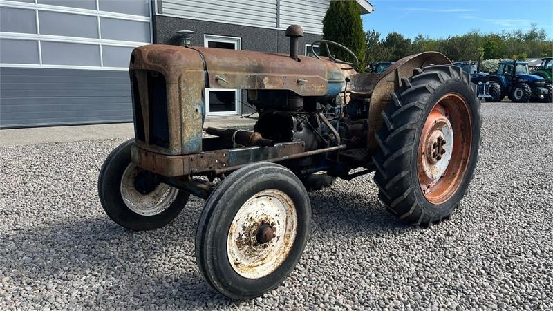 Fordson Major Motoren mangler, men mange god dele.  - Traktor: slika 3 Fordson Major Motoren mangler, men mange god dele.  - Traktor: slika 3