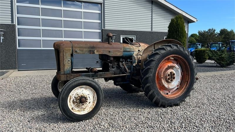 Fordson Major Motoren mangler, men mange god dele.  - Traktor: slika 2 Fordson Major Motoren mangler, men mange god dele.  - Traktor: slika 2