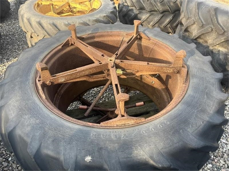 Goodyear 13,6 -38 Molcon 5 arme bred - Guma za Poljoprivredna mašina: slika 2 Goodyear 13,6 -38 Molcon 5 arme bred - Guma za Poljoprivredna mašina: slika 2