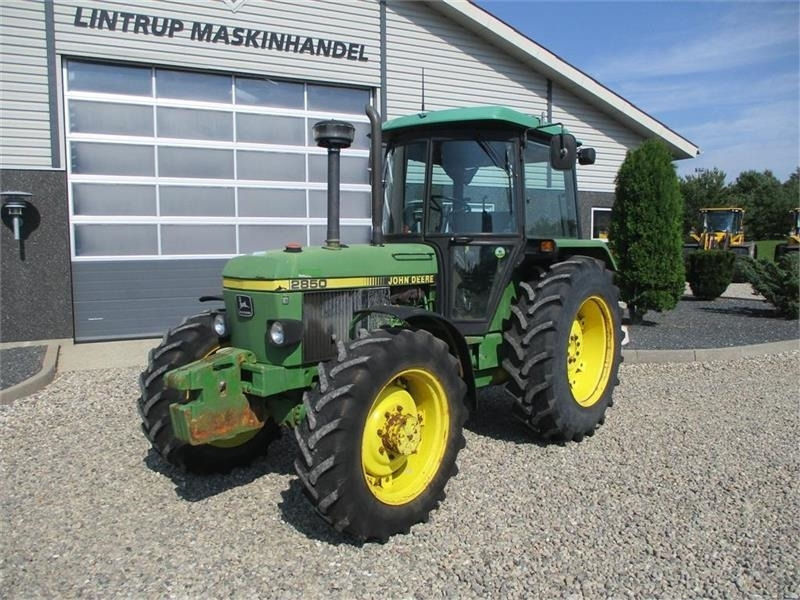 John Deere 2850 TURBO Med nye bagdæk - Traktor: slika 2 John Deere 2850 TURBO Med nye bagdæk - Traktor: slika 2