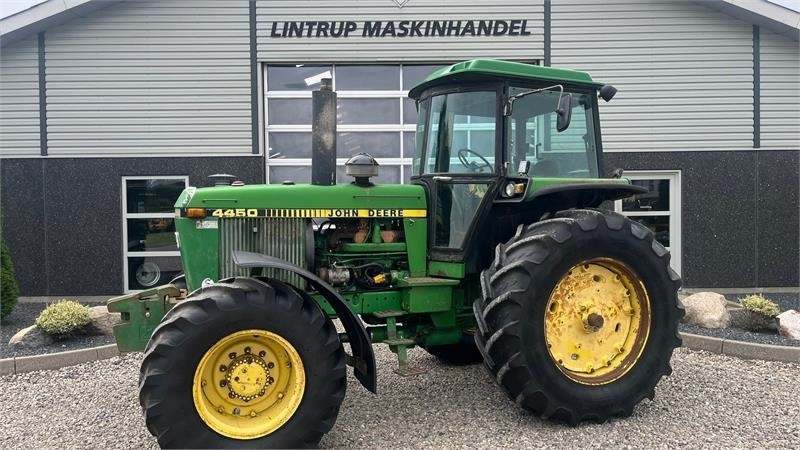 John Deere 4450 med 7,6L motor - Traktor: slika 1 John Deere 4450 med 7,6L motor - Traktor: slika 1