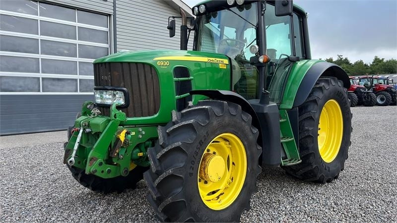 John Deere 6930 AutoPower med frontlift og front PTO - Traktor: slika 3 John Deere 6930 AutoPower med frontlift og front PTO - Traktor: slika 3