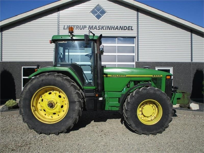 John Deere 8300 Pæn regulær traktor med rigtig gode dæk på. - Traktor: slika 3 John Deere 8300 Pæn regulær traktor med rigtig gode dæk på. - Traktor: slika 3